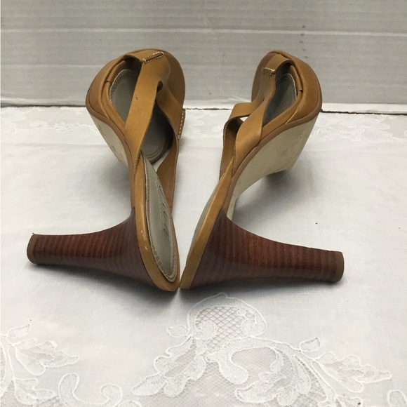 UNISA Camel Open-Toe Heels - Picture 13 of 13